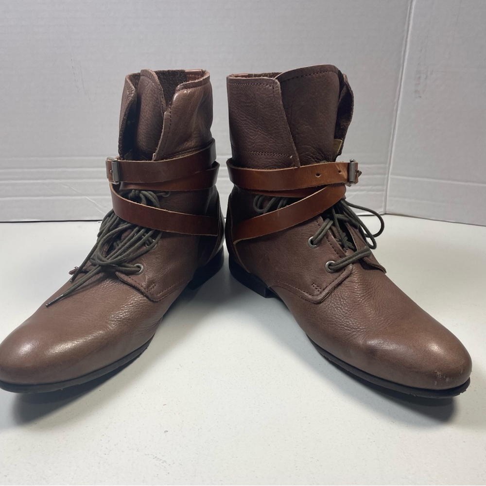 John Fluevog Brown Leather Vera Ellen Ankle Boot 6 ish